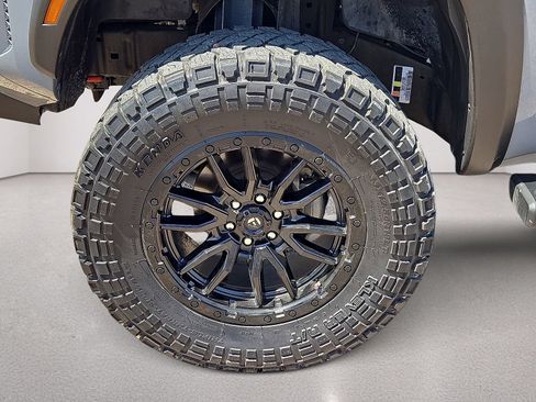 Used 2022 Nissan Frontier Pro-X RWD image 10