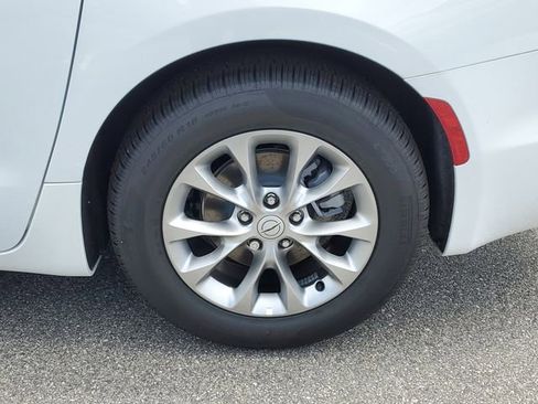 New 2026 Chrysler Pacifica Limited image 5