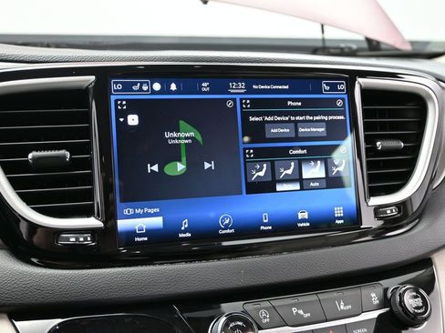 Used 2021 Chrysler Pacifica Touring-L image 25