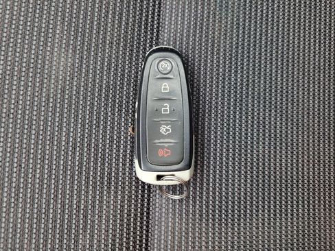 Used 2016 Ford Taurus SEL w/ Equipment Group 201A FWD image 32