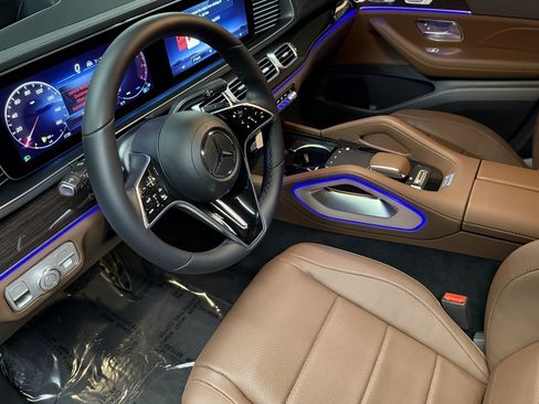 New 2026 Mercedes-Benz GLS 450 4MATIC image 9