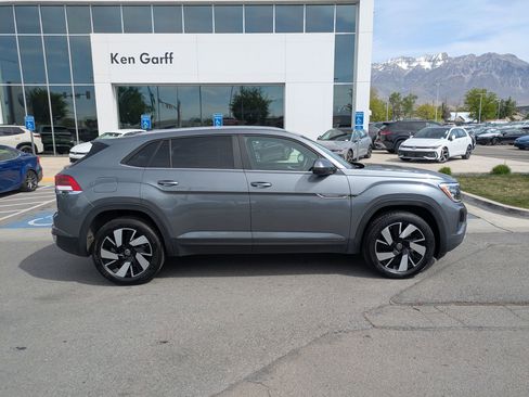 Certified 2025 Volkswagen Atlas Cross Sport SE AWD/4WD image 2