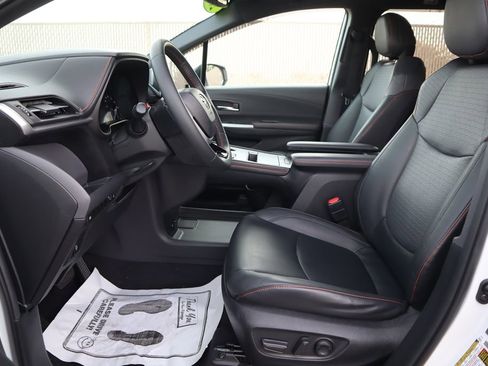 Used 2022 Toyota Sienna XSE image 18