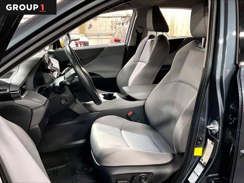 Certified 2021 Toyota Venza LE image 7