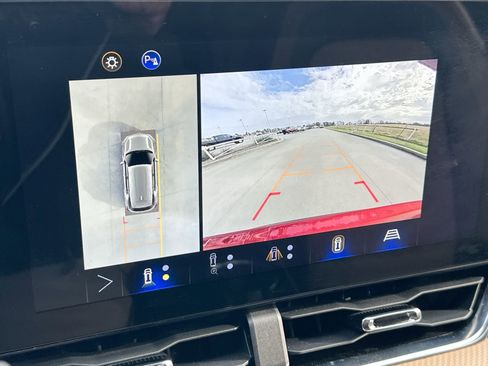 Used 2025 Chevrolet Equinox ACTIV w/ Safety and Technology Package image 17