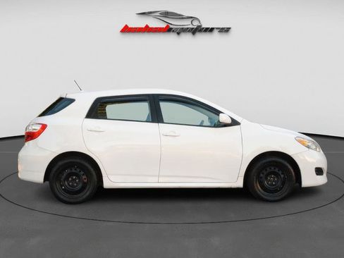 Used 2010 Toyota Matrix image 9