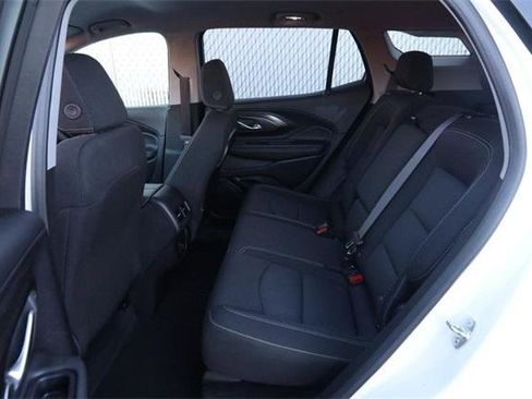 Used 2024 GMC Terrain SLE image 9