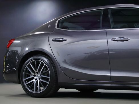 Used 2018 Maserati Ghibli image 12