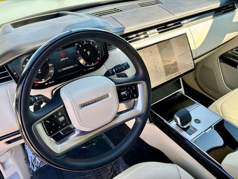 Used 2025 Land Rover Range Rover SE AWD/4WD image 14