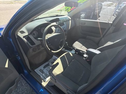 Used 2010 Ford Focus SE FWD image 8