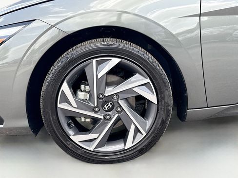 Used 2025 Hyundai Elantra Limited FWD image 41