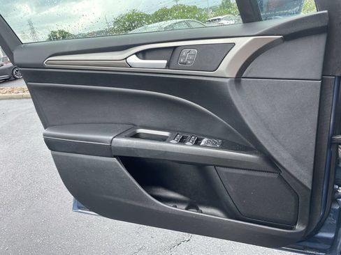 Used 2018 Ford Fusion SE w/ Fusion SE Technology Package FWD image 20