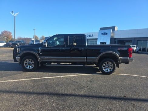 Used 2018 Ford F250 Lariat w/ Chrome Package image 6