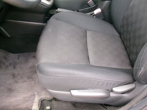 Used 2009 Pontiac Vibe w/ Preferred Package FWD image 12