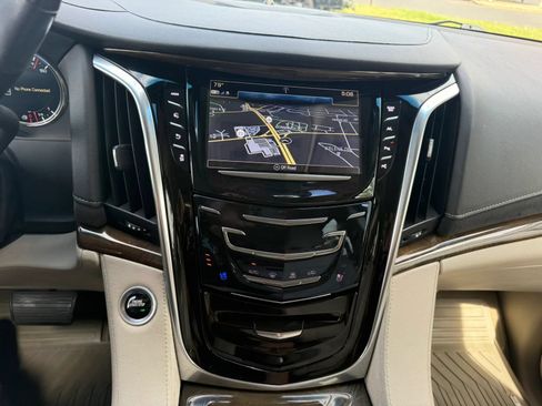 Used 2019 Cadillac Escalade ESV Luxury AWD/4WD image 24