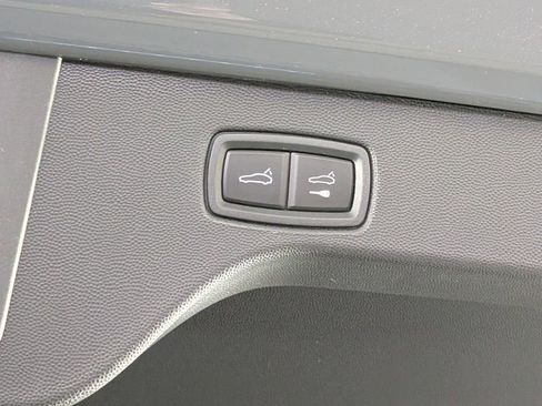 New 2025 Porsche Macan 4 Electric image 18