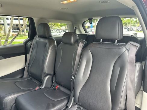 Used 2024 Kia Carnival LX FWD image 27