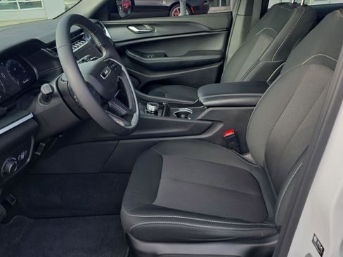 Used 2025 Jeep Grand Cherokee Laredo X image 14