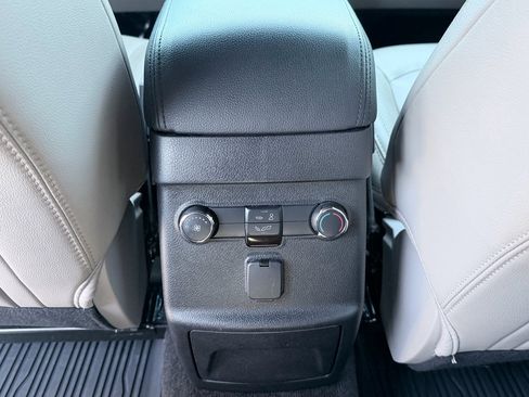 Used 2018 Ford Explorer XLT w/ Equipment Group 202A FWD image 30