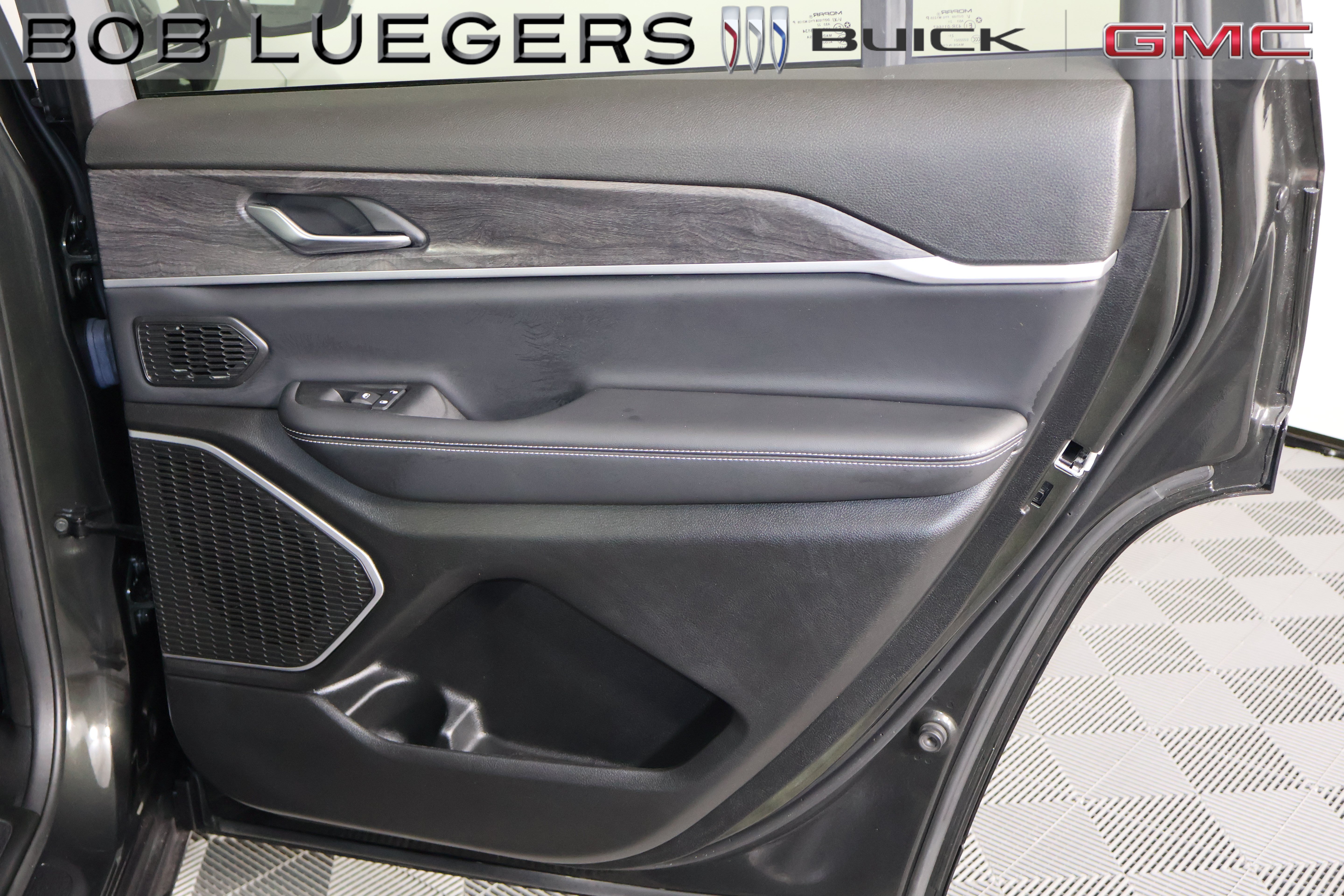 Used 2022 Jeep Grand Cherokee L Limited AWD/4WD image 15