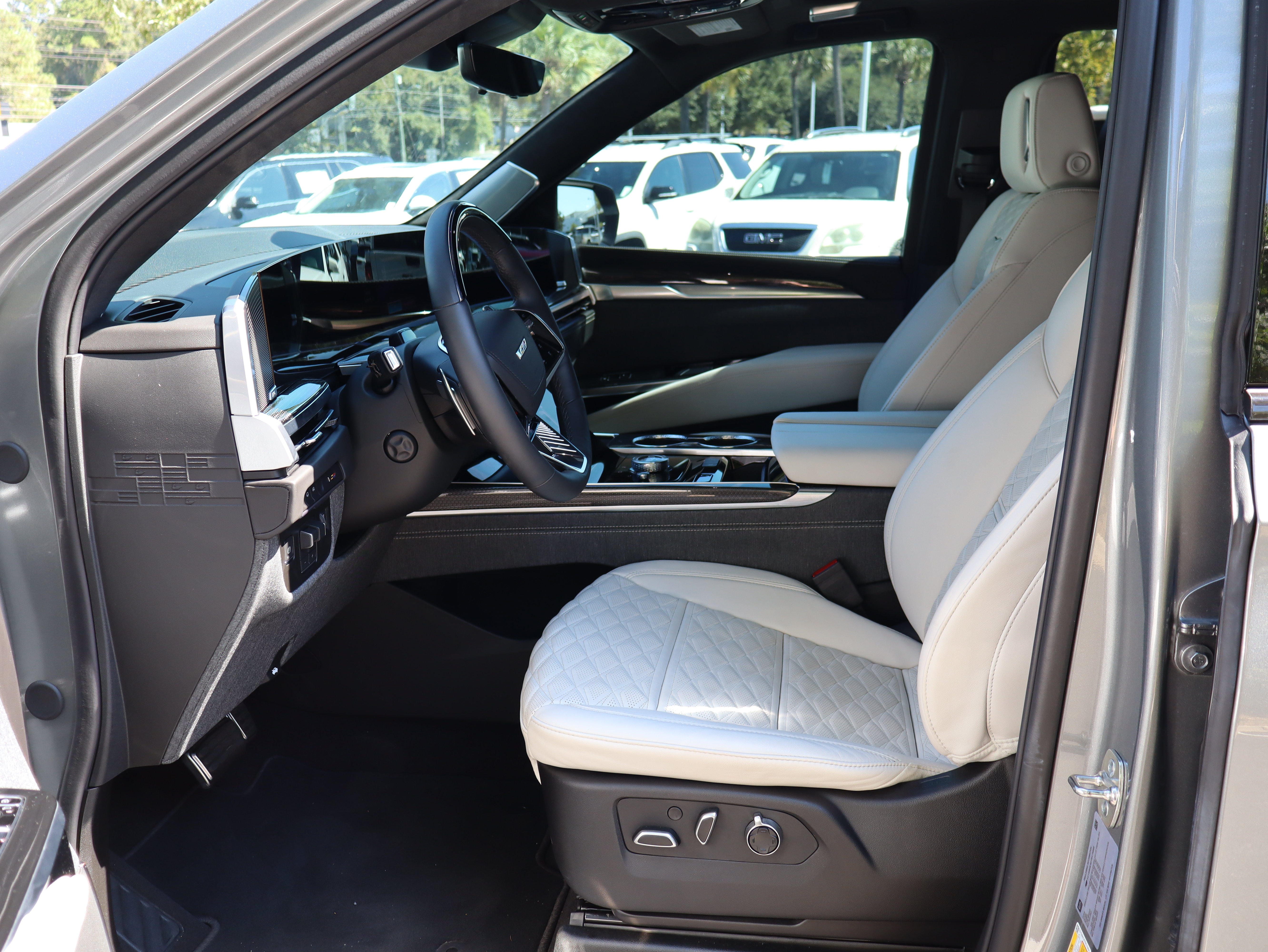 Certified 2026 Cadillac Escalade V AWD/4WD image 29