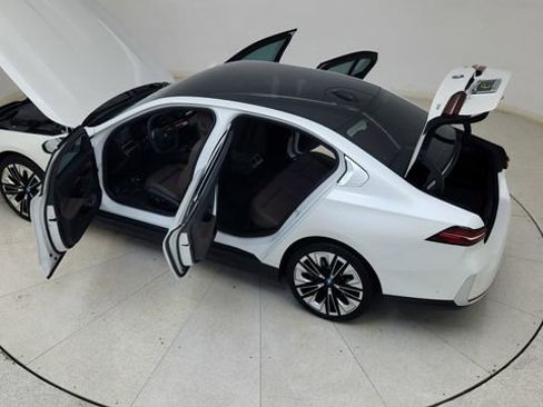 Used 2025 BMW i5 xDrive40 w/ Premium Package AWD/4WD image 89