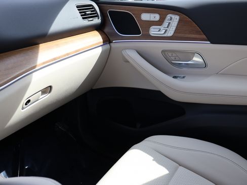 Used 2025 Mercedes-Benz GLE 450e 4MATIC image 42