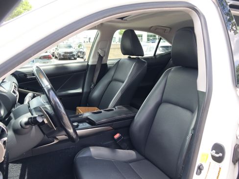 Used 2015 Lexus IS 250 RWD image 32