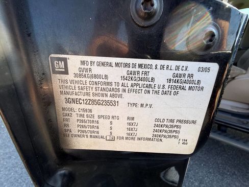 Used 2005 Chevrolet Avalanche LS w/ Chrome Exterior Package image 14