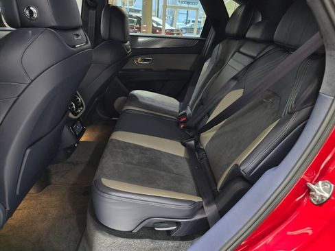 Used 2022 Bentley Bentayga image 16