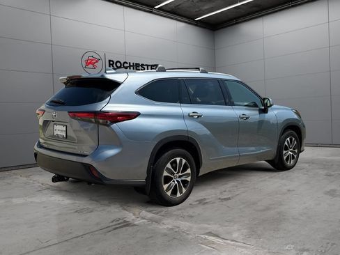 Used 2022 Toyota Highlander XLE AWD/4WD image 5