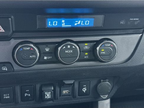 Used 2021 Toyota Tacoma TRD Off-Road w/ Technology Package image 12