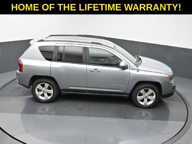 Used 2017 Jeep Compass Latitude AWD/4WD image 46