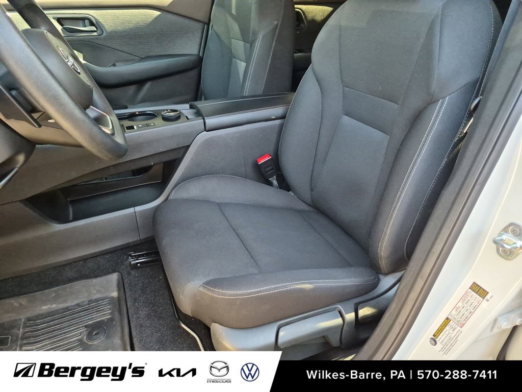 Used 2023 Nissan Rogue S AWD/4WD image 20