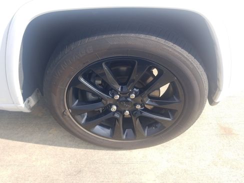 Used 2022 Jeep Grand Cherokee Laredo X RWD image 23