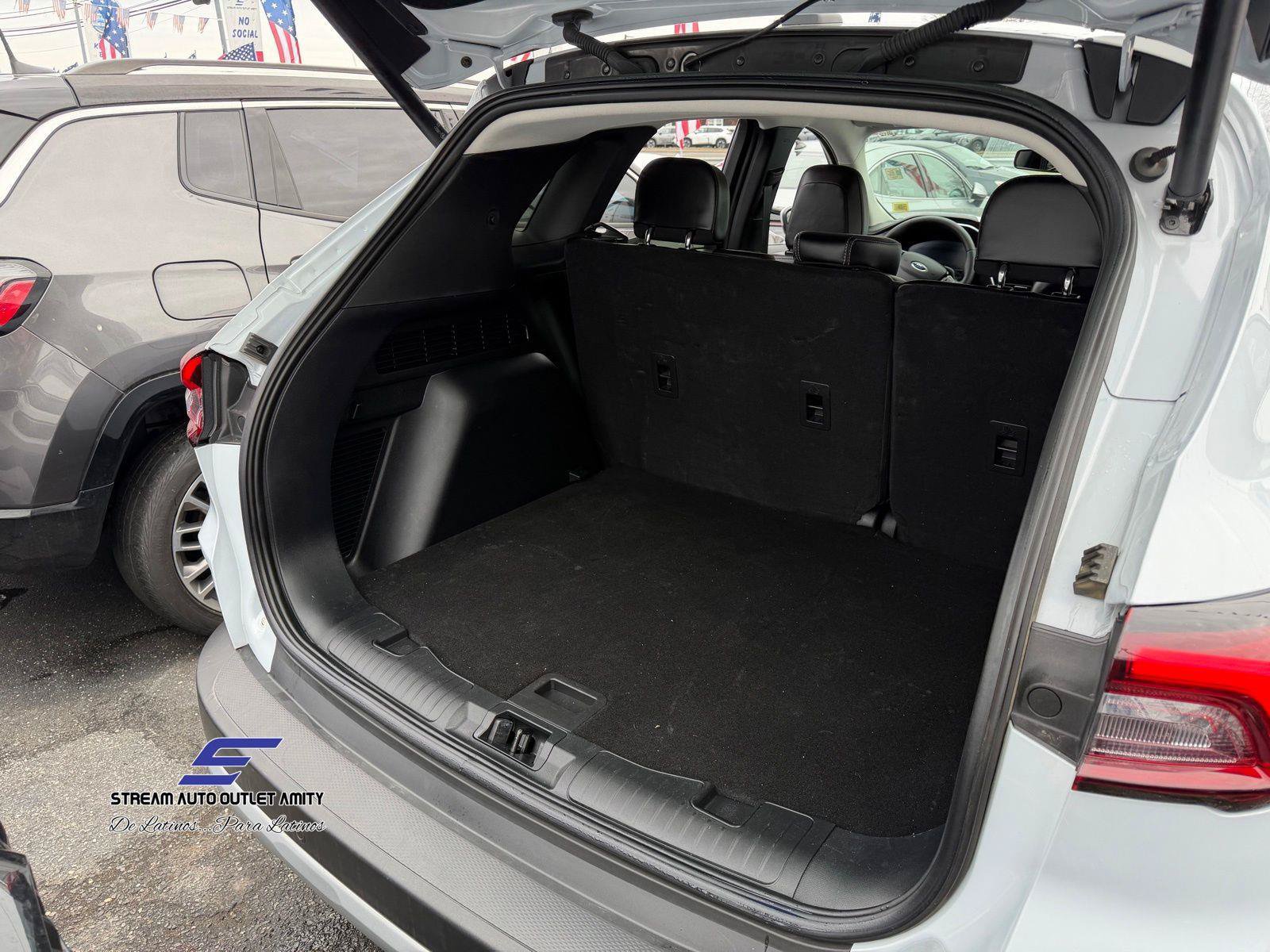 Used 2025 Ford Escape Platinum AWD/4WD image 6
