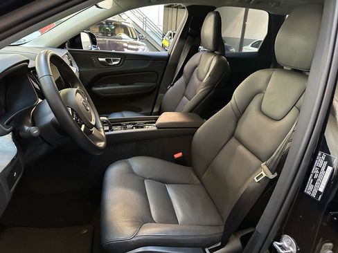 Used 2025 Volvo XC60 B5 Plus image 16