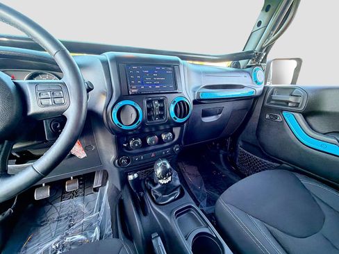 Used 2013 Jeep Wrangler Unlimited Rubicon w/ Connectivity Group image 25