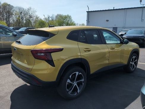 Used 2024 Chevrolet Trax RS w/ Driver Confidence Package FWD image 3