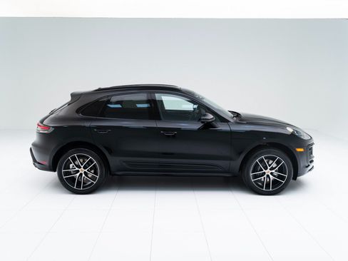 Certified 2026 Porsche Macan AWD/4WD image 8