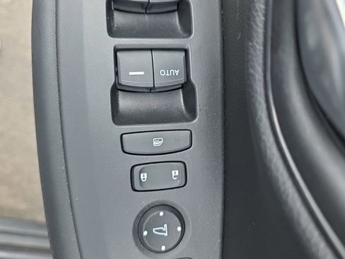 Used 2023 Honda HR-V LX image 12