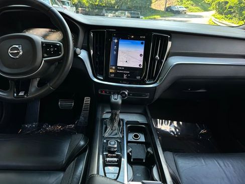Used 2020 Volvo S60 T5 R-Design image 16