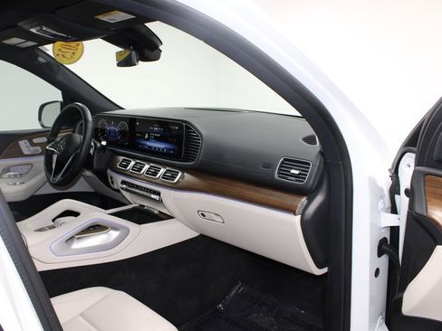 Used 2025 Mercedes-Benz GLS 450 GLS 450 image 26