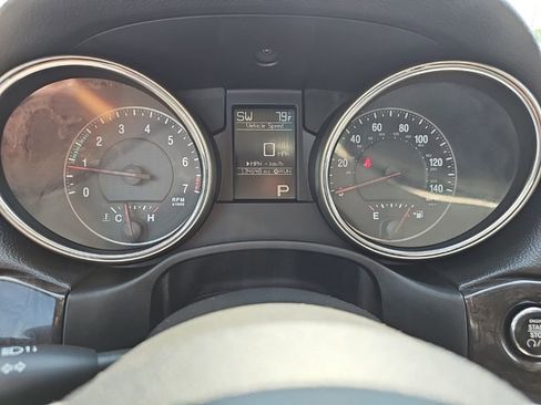Used 2011 Jeep Grand Cherokee Laredo AWD/4WD image 28