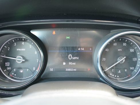 Used 2022 Buick Encore GX Preferred w/ Sport Touring Package FWD image 12