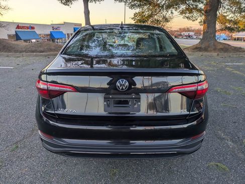 Certified 2024 Volkswagen Jetta SE image 5