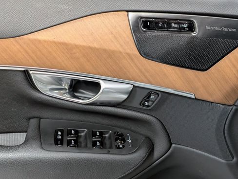 Used 2022 Volvo XC90 T6 Momentum w/ Advanced Package image 14