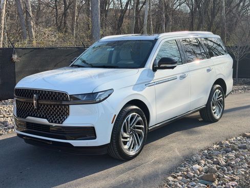 New 2026 Lincoln Navigator Reserve AWD/4WD image 1