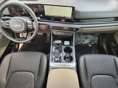 New 2026 Kia Carnival EX image 18