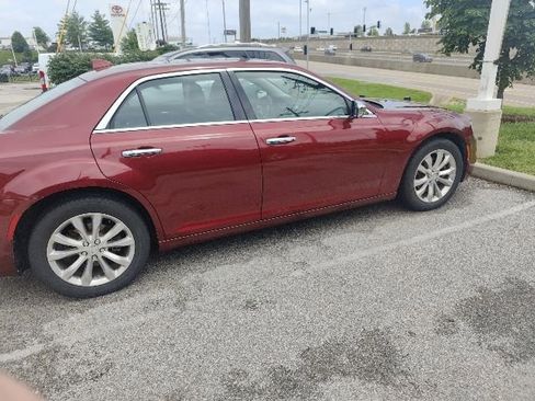 Used 2020 Chrysler 300 Limited AWD/4WD image 14